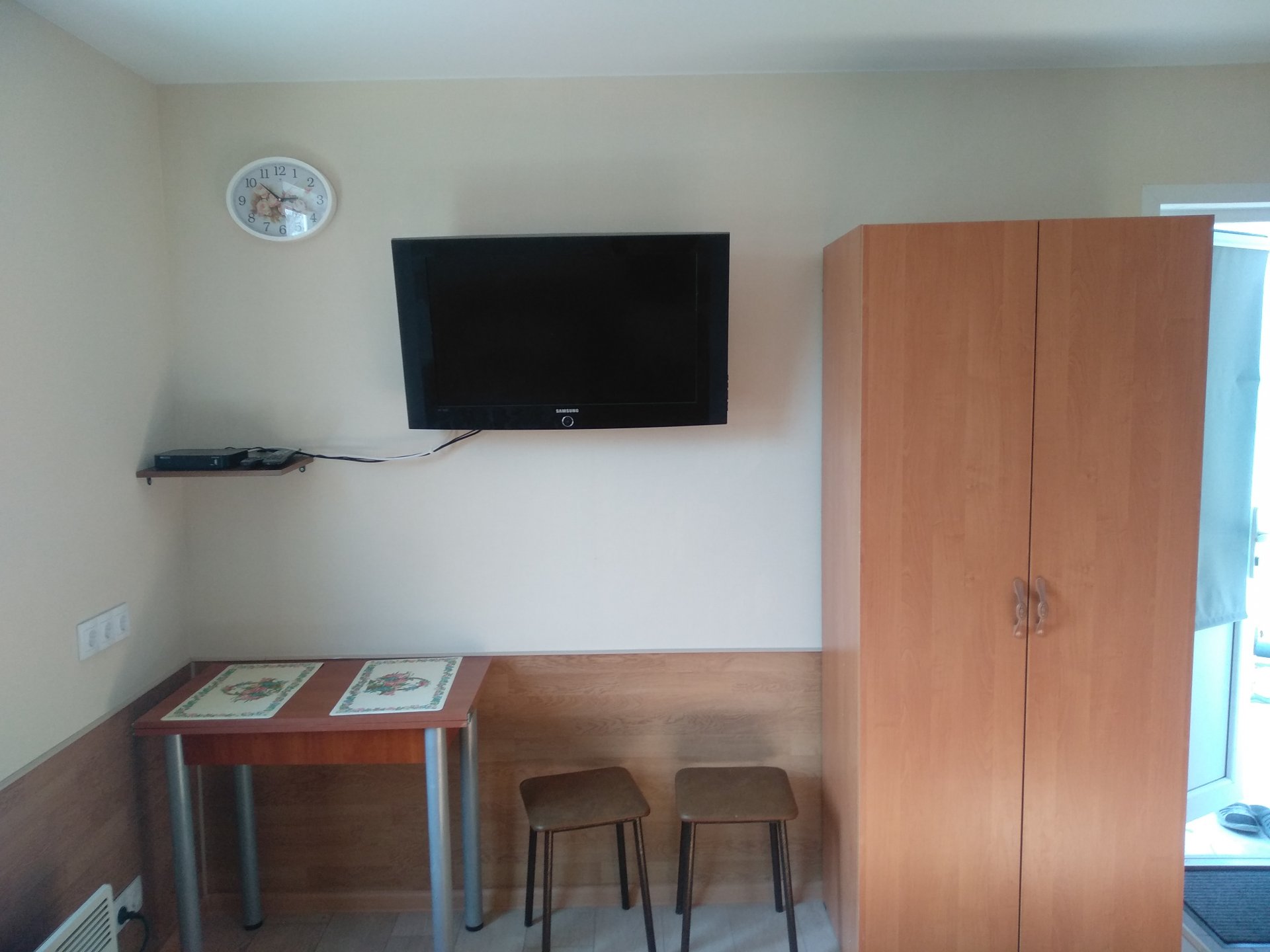 Уютный двухместный номер с двумя кроватями.